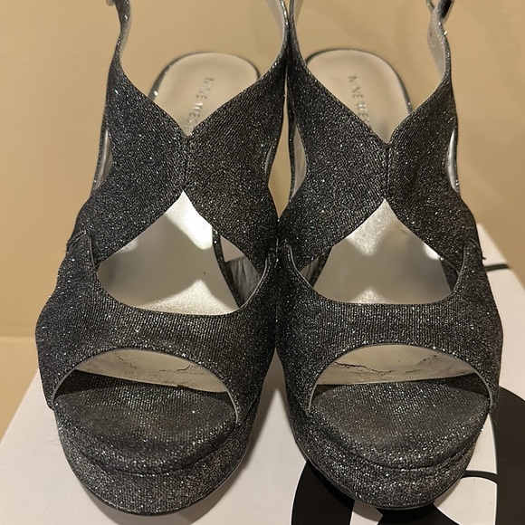 Women’s 9.5 Nine West, Black&Silver Sparkly Platform Sandal. Gently worn - Picture 4 of 7